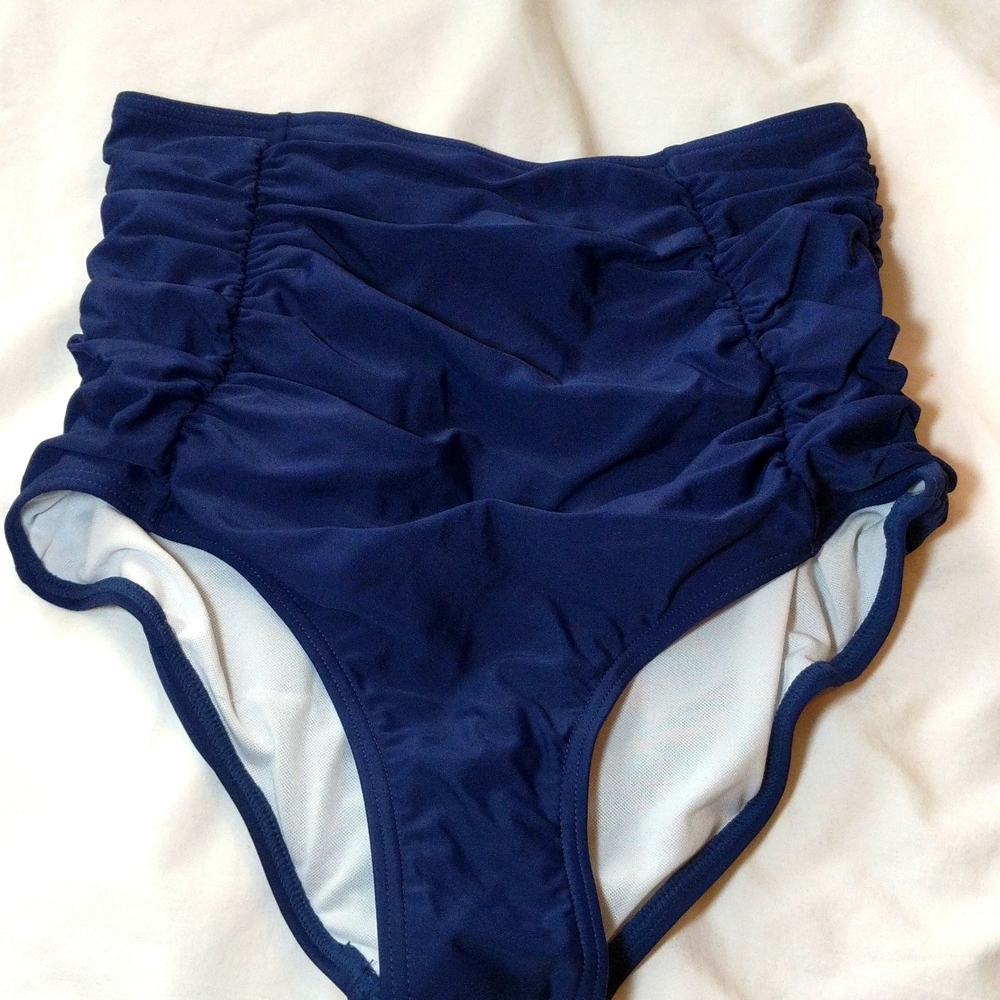New- women's navy blue swim bottoms size 6